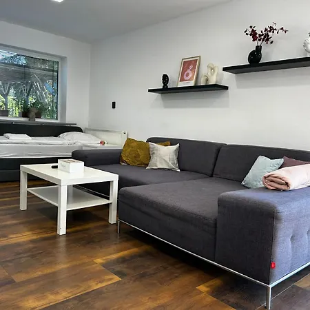 Hugo Apartment *